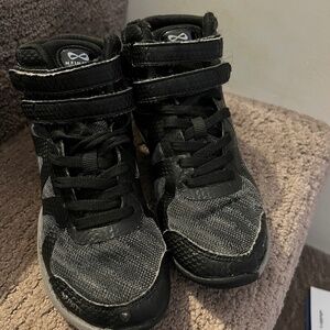 Nfinity Beast mid top cheer shoe (Y2)
